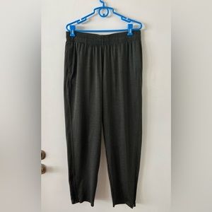 Under Armour athleisure hunter green/black flecks- size XL mens pants-